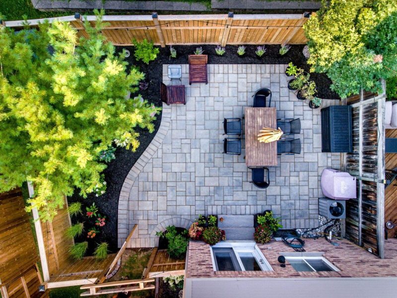 Back yard stone patio in Waterdown Ontario